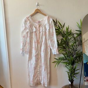 BOUQUET DES FLEURS White Nightgown with Pink Floral Design Sz M cotton
